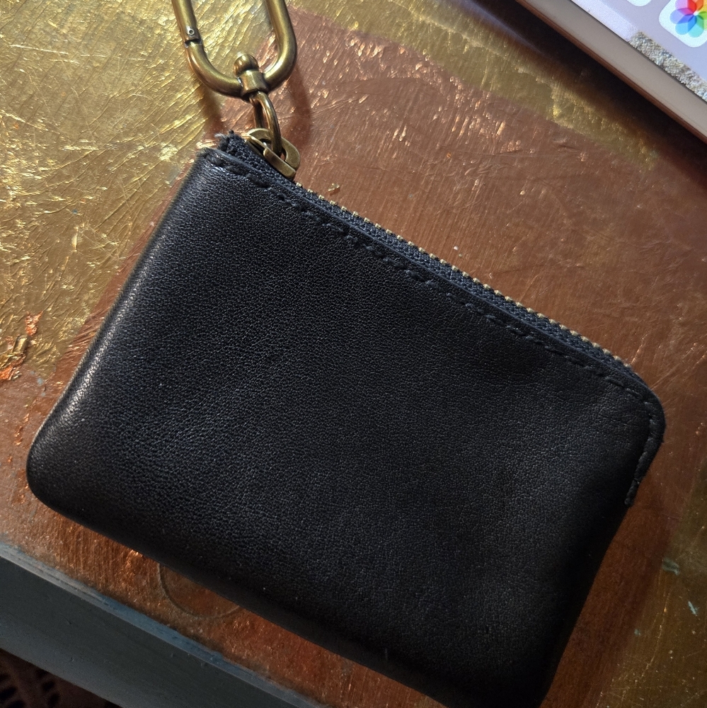 Madewell the leather carabiner mini pouch